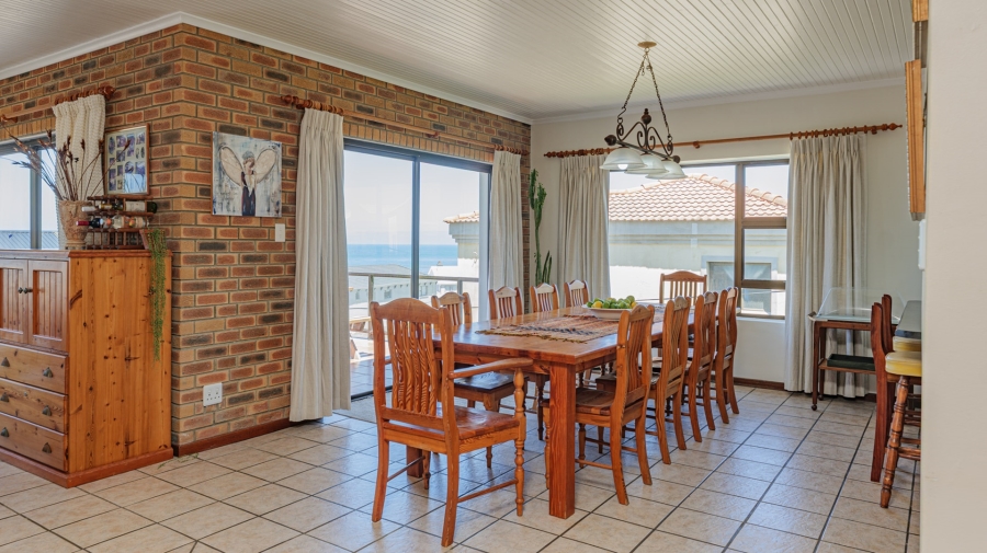 4 Bedroom Property for Sale in Struisbaai Western Cape
